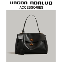 Черная коллекция и доставка подарочной сумки в торговом центре