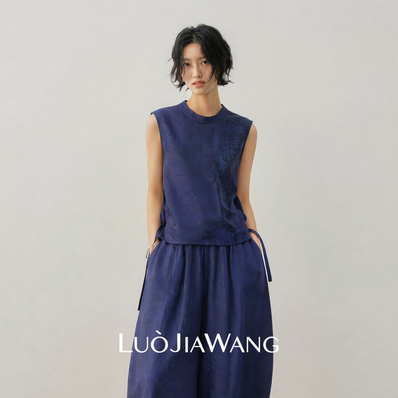 100% Mulberry Silk Turtle-Patterned Xiangyun Silk Sleeveless Vest with Side Slits and Ribbon Trim Luojiawang