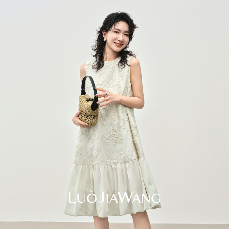 High-End, Age-Reducing White Sleeveless Dress for Women, 2026 New Style, Three-Dimensional Embroidered Ruffle Sleeveless Tank Dress for Summer