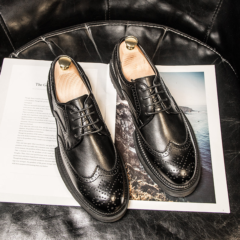 Summer business is loaded with black head leather shoes Men's thick bottom Inlan casual Korean version 100 hitch a burlock carved male shoes