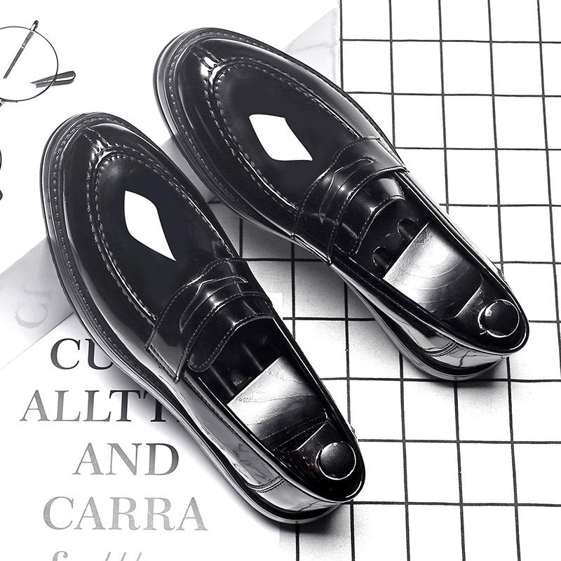 New lacquer leather bright face thick bottom one foot pedal men's shoes Han version 100 hitch men's casual leather shoes Men's Inn trendy Lefu shoes