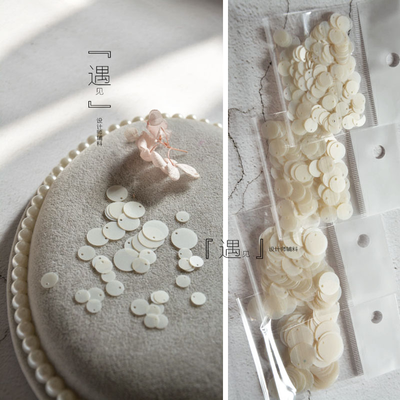 DIY handmade round single-hole hanging piece accessories wedding dress gown doll clothes material hand sewn sub-light bright sheet beiwhite