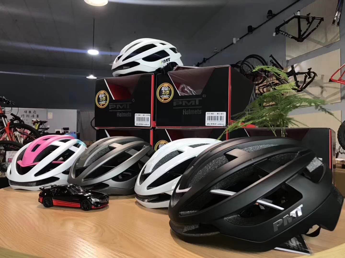 PMT Hayes general helmet mountain road bike one-piece riding helmet roller skating adult men and women summer