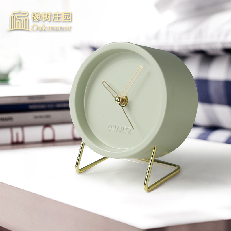 Children's girls Nordic light luxury creative clock ornaments desktop alarm clock bedside new clock desktop silent desk clock