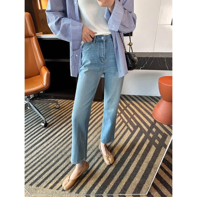 High-Waisted Light Blue Cropped Jeans for Women, Slim Straight-Leg Style, 2026 Spring/Summer, Petite Cigarette Pants