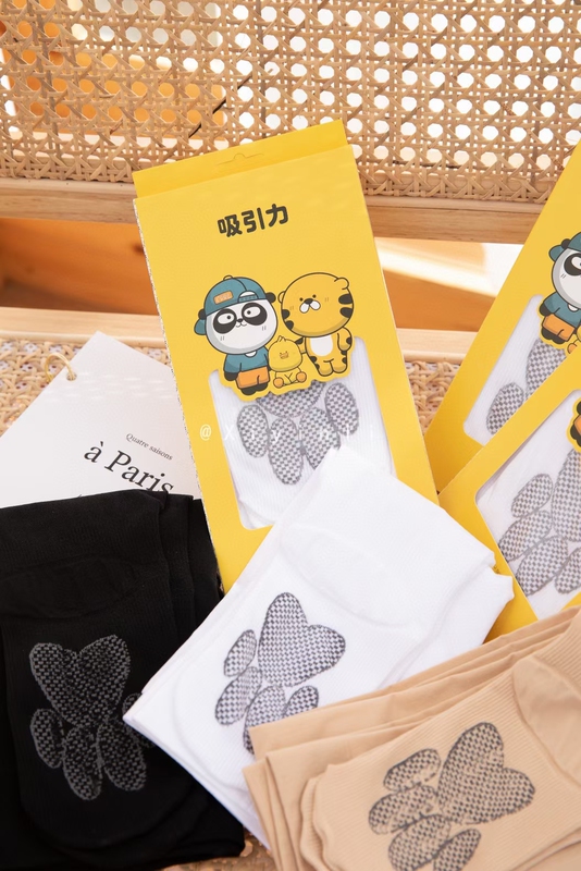 Children's Dance Socks with Non-Slip Sole Design, Cat Paw Pattern, for Dancing and Matching with Clothes, Order One and Get 3 Pairs