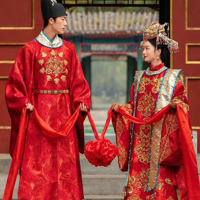 Chinese-Style Wedding Photography Props, Red Hydrangea, Ancient Costume Round Fan Props, Ming-Style Hanfu Photo Props Chinese-Style Wedding Photography Props, Red Hydrangea, Ancient Costume Round Fan Props, Ming-Style Hanfu Photo Props