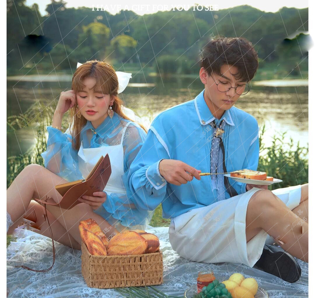 Wedding Dress Photo Props Book Retro Love Catharist Calligraphy Wedding Dresses Photography Photography Photography Art Written True Retro Hand Holding Books