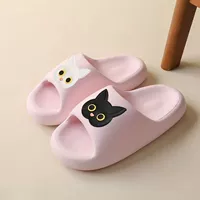 Розовый черно -белый кот