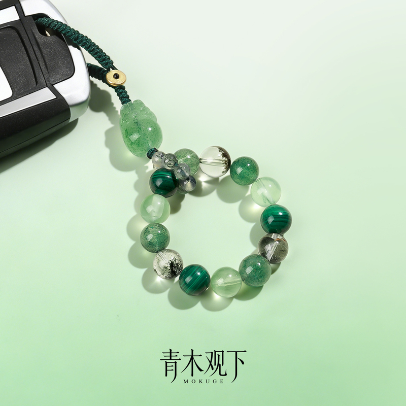 Natural Green Strawberry Crystal Pixiu Braided Rope Keychain Pendant for Women, Green Phantom Fortune-Attracting Wood-Enhancing Mobile Phone Bag Accessory Hand-Twisted