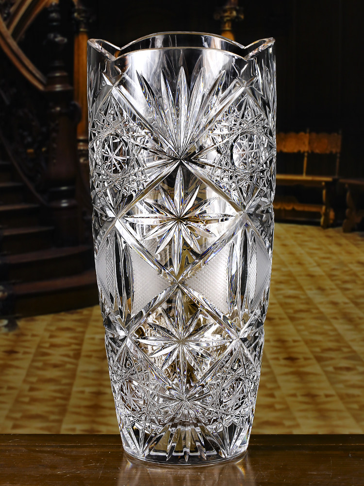 Crystal glass vase Hand carved European modern decoration Gift gift handmade car carved crystal ornaments hot sale