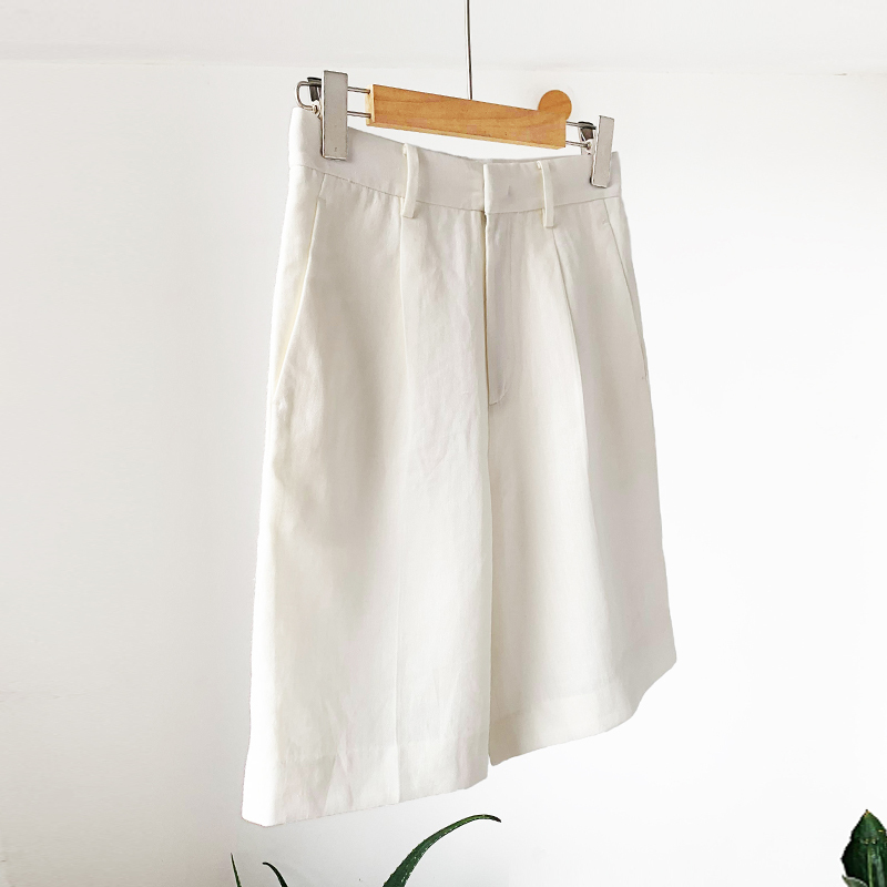 Lightweight Cotton and Linen White Straight-Leg Suit Shorts for Women, Summer 2026 New High-Waisted Casual Commuting Bermuda Shorts