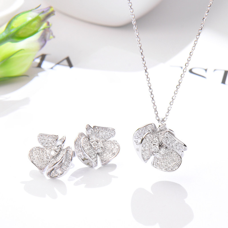 Nova Color Treasure 18k gold diamond ear needle necklace set Flower design diamond pendant sweater chain for women