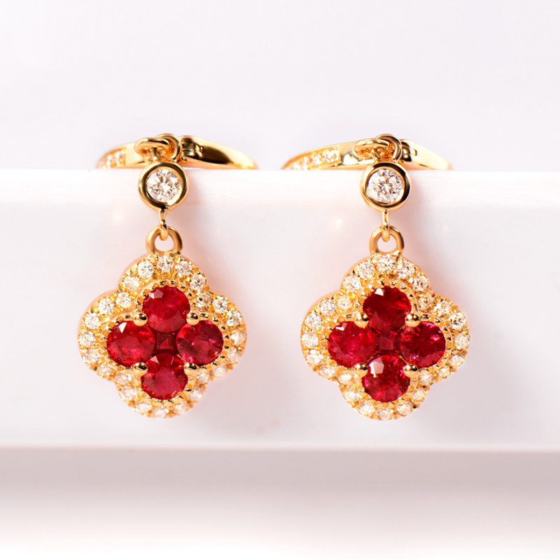 Nova Color Treasure 18k Gold Diamond Four Leaf Diamonds Ear Nail Woman Natural Dove Blood Ruby Color Gem Earrings