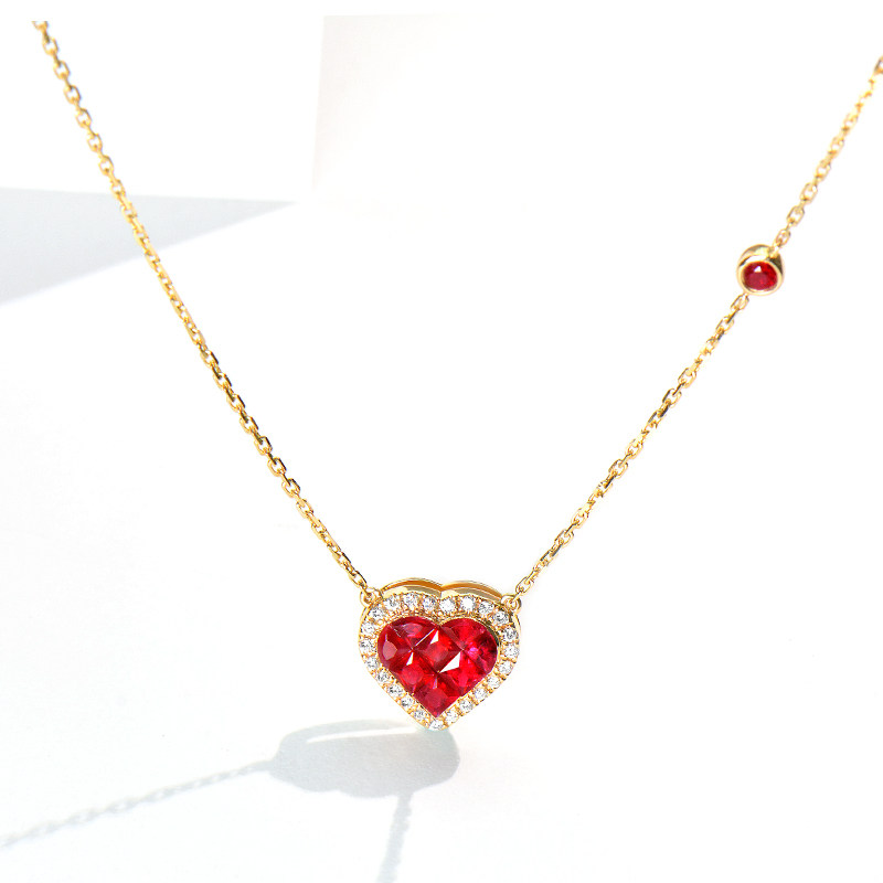 New Star Caibao 18k Natural Pigeon Hemoglobin Necklace Sweet Heart Diamond Pendant Female Clavicle Chain Customization