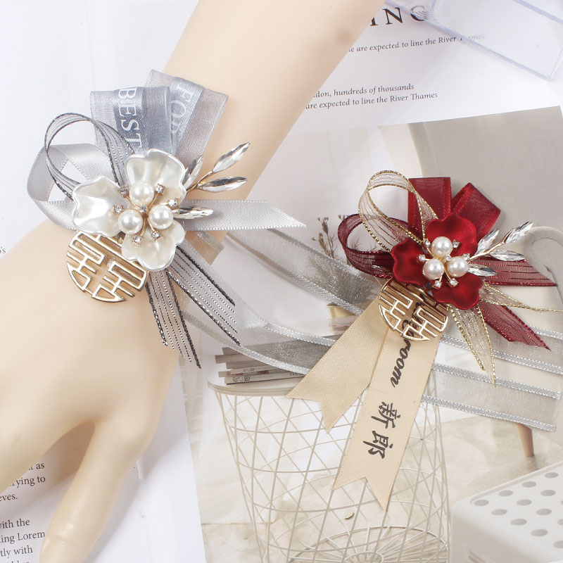Korean wedding bride and groom wedding corsage parents best man corsage bridesmaid sister group beautiful wrist flower