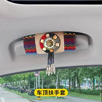 Два бронированных перчатка на крыше