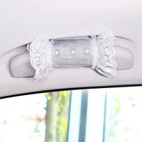 Два бронированных перчатка на крыше