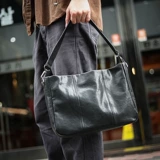 Демисезонная вместительная и большая сумка на одно плечо для отдыха, из натуральной кожи