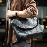 Демисезонная вместительная и большая сумка на одно плечо для отдыха, из натуральной кожи