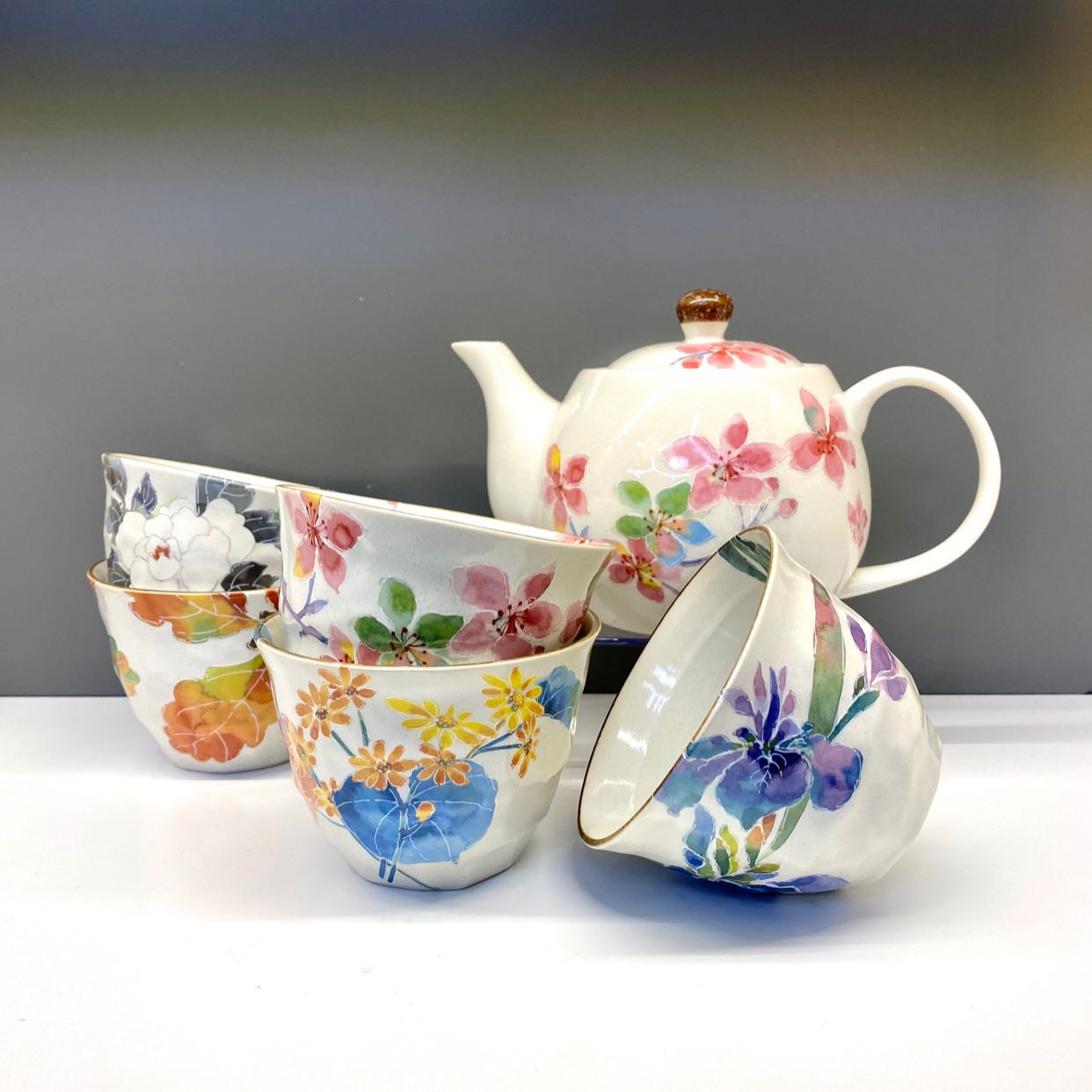 Japan imports a thick and blue flower blossom blossom teapot teapot 1 pot 5 cup set ceramic and wind tea set
