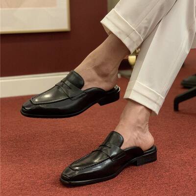 Summer breathable men's shoes are versatile. You can wear lazy shoes on one foot, half-slippers without heels, driving sandals, and casual British shoes