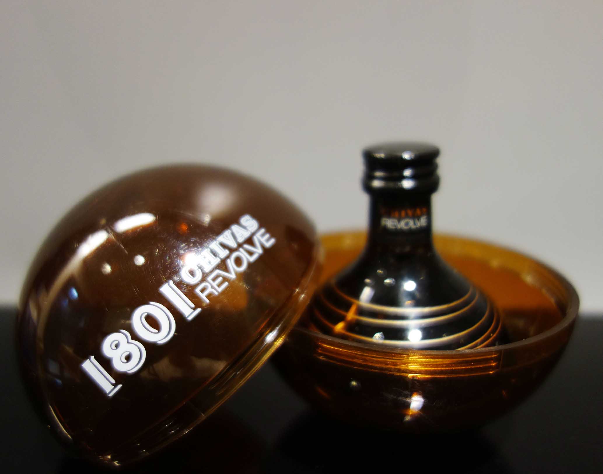 CHIVAS 1801 COMMEMORATIVE EDITION CHIVAS REGAL GOLD THREAD with BALL WINE Edition 50 ml