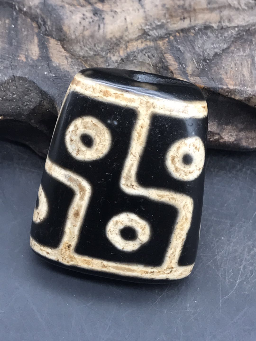 Sky Pearl Pendant Close of Eight Eye Celestial Beads Pendant Old Sky Beads Superb Beads Hide of Ancient Everest Certificate