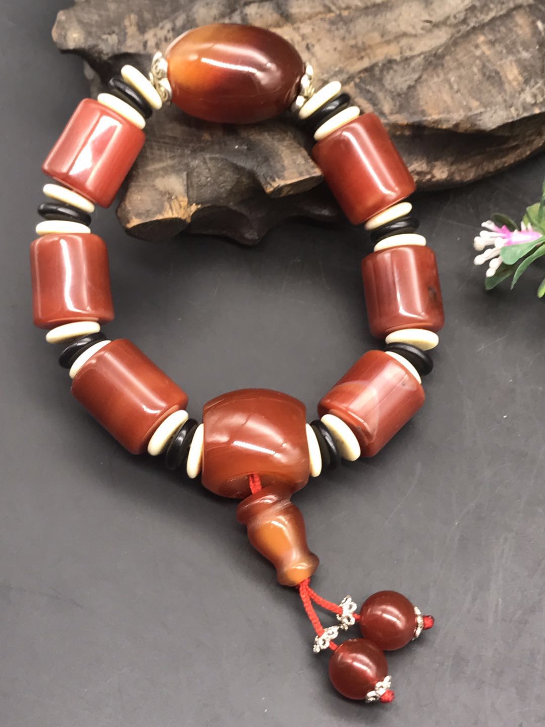 Natural agate hand alchemy old Manau hand strings retro disc playwright Play in a silk pattern jade hand decorated with boyfriend
