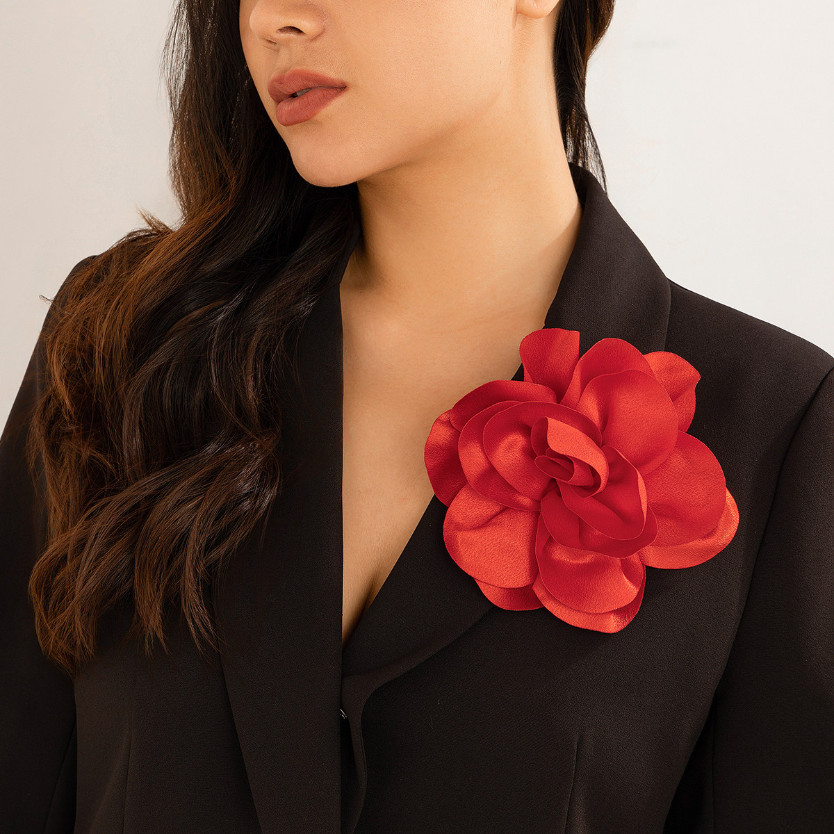 Fashion satin flower brooch for women, 2025 summer new style exaggerated internet celebrity temperament brooch chest flower accessory