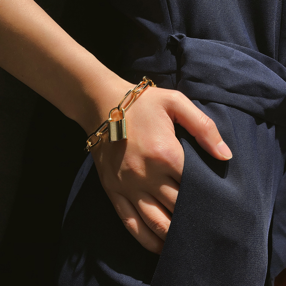 Lock Type Simple Hand Condensed Female Chic Lukewarm Wind Chain Brief Joson Tie Girlfriends Personality Boomer Retro 100 Hitchhiking Accessories