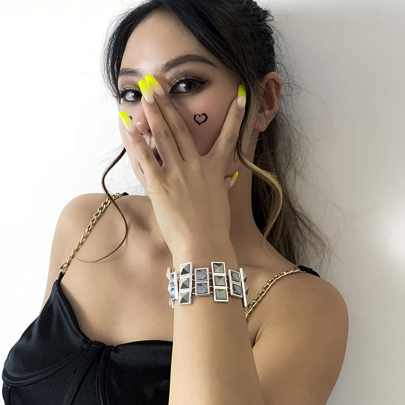 Glass irregular handmade female European and American atmosphere hyperbolic light and heavy work sparkling parquet of color jewel evening hand decoration