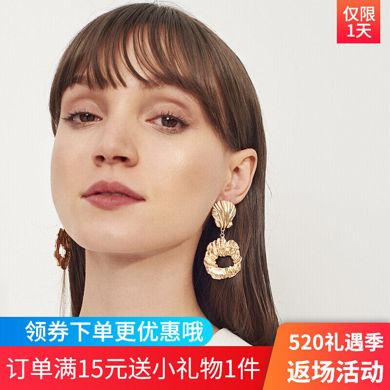 2022 new European and American hyperbolic fashion personality folds large earshot temperament 100 hitch decoration female earbuke accessories boomer