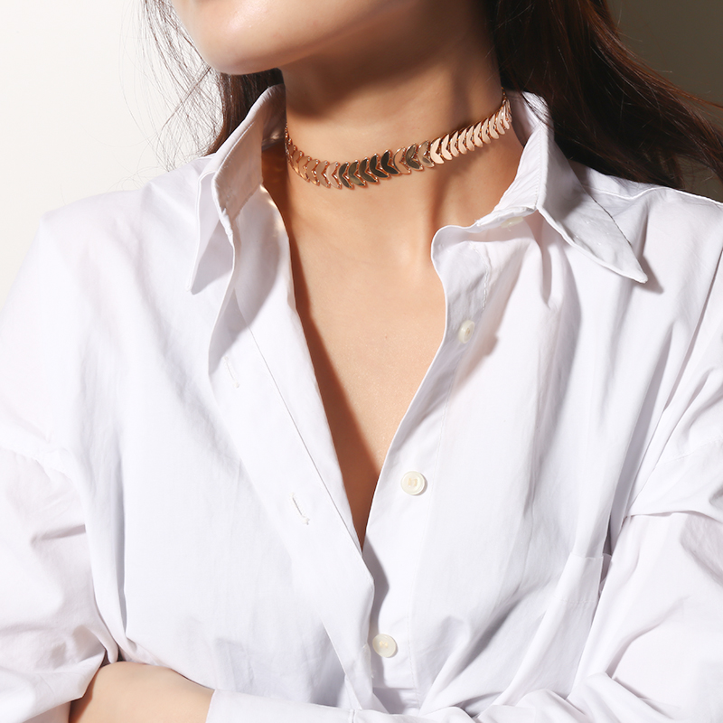 Simple leaf chain metal necklace women's summer sequins short necklace collarbone chain chocker collar jewelry