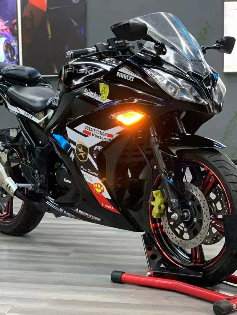 Highway Race Motorcycle Horizer Little Ninja Men's Sichuan Women's Soting Cars Fuel R3 Northern Light V6 Locked locomotive