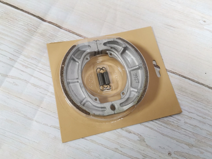 Suitable for GS125 Jungchi GN125 rear brake pads QS125-3-5 Junway GT125 block GSX125 brake leather