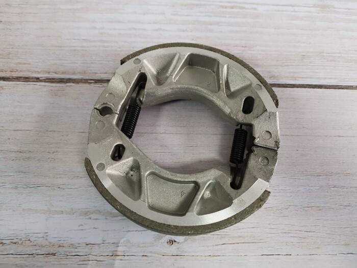 Suitable for JYM125 day sword YBR Tianjiao Proud Sky Peregrine Falcon 150 days of Qi Jun Jun rear brake Pig Block sheet