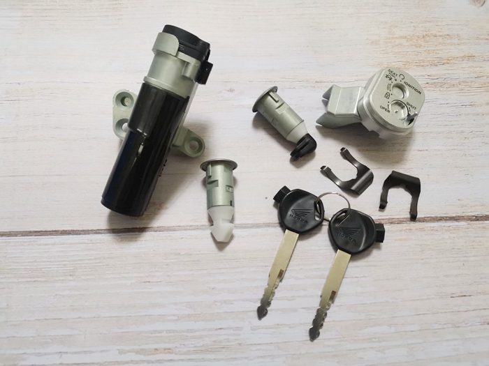 Suitable for locomotive accessories SDH125T-23-27-30-33 flying dream DIO electronic door lock key door sleeve lock