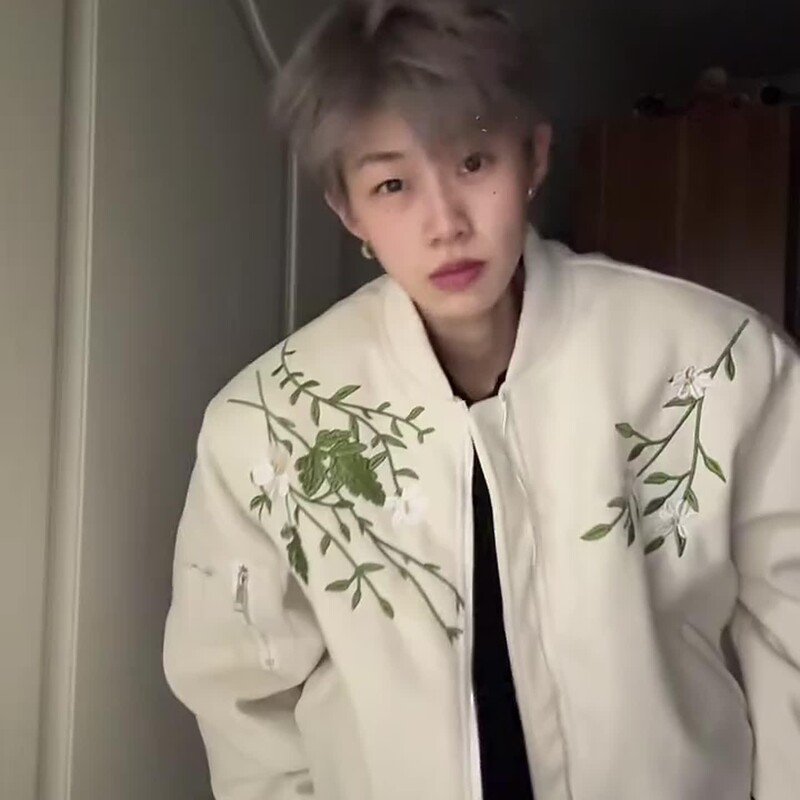 Embroidered Chinese-Style Floral Garland Bomber Jacket for Men and Women, Spring and Autumn Casual Baseball Jacket Embroidered Chinese-Style Floral Garland Bomber Jacket for Men and Women, Spring and Autumn Casual Baseball Jacket