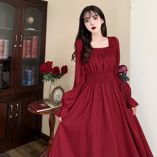 Plus-Size Retro Square-Neck Red Long Dress, New Autumn Style, Elegant Waist-Cinching Engagement Toast Dress