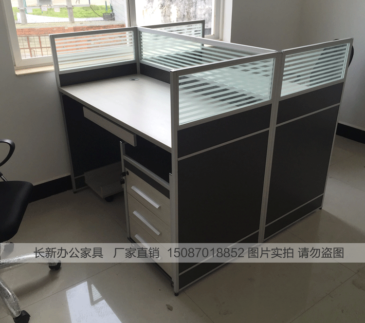 Nội thất văn phòng Côn Minh bốn nhân viên 4 người thẻ ngồi màn hình bàn kết hợp nhân viên vị trí phân vùng bàn máy tính - Nội thất văn phòng ghế làm việc văn phòng