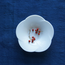 sus dily) Pure white porcelain plum blossom petal cup holder saucer tea table and fruit plate