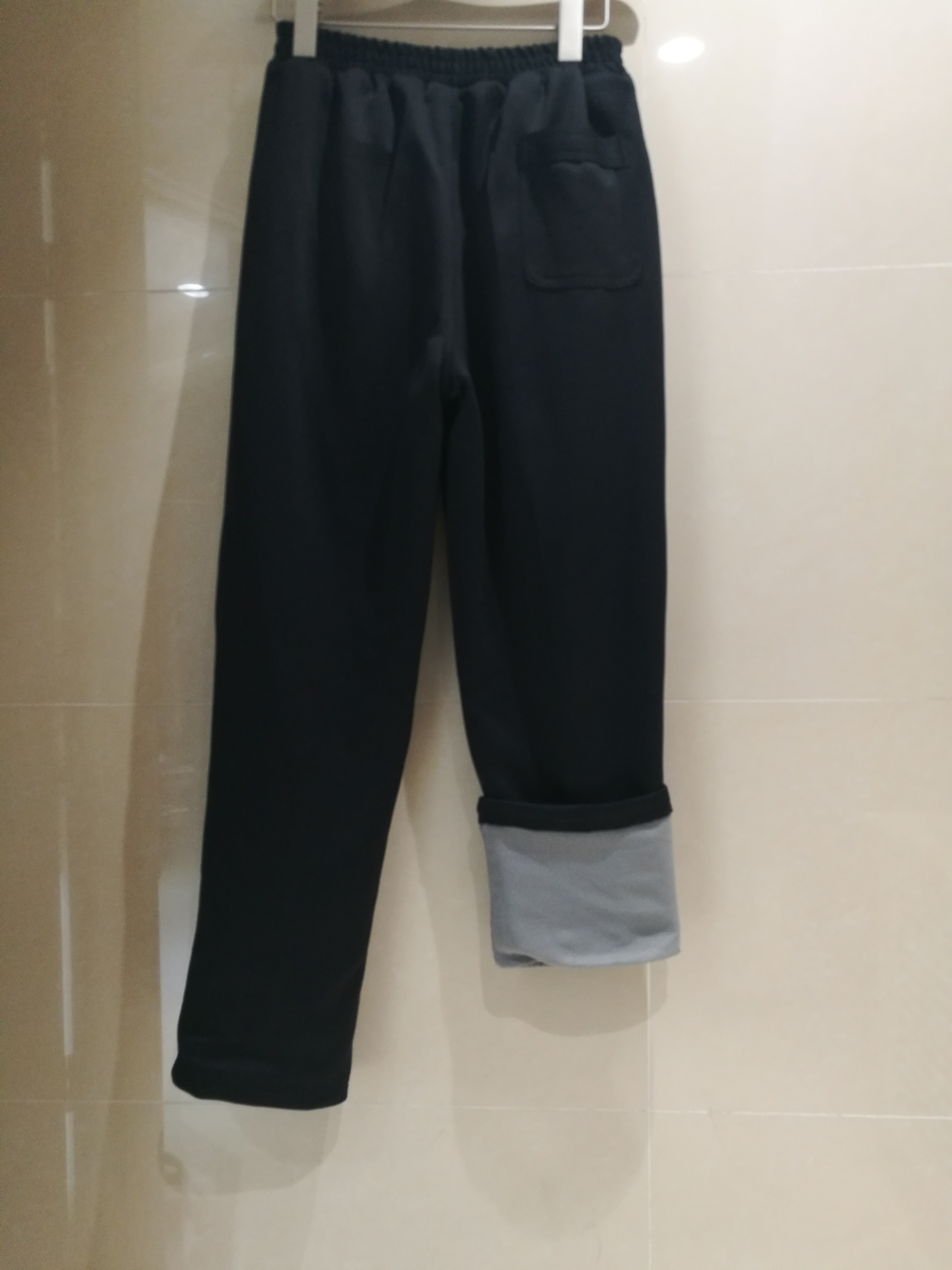 Nhóm II Thạch Gia Trang cộng sweatpants nhung.