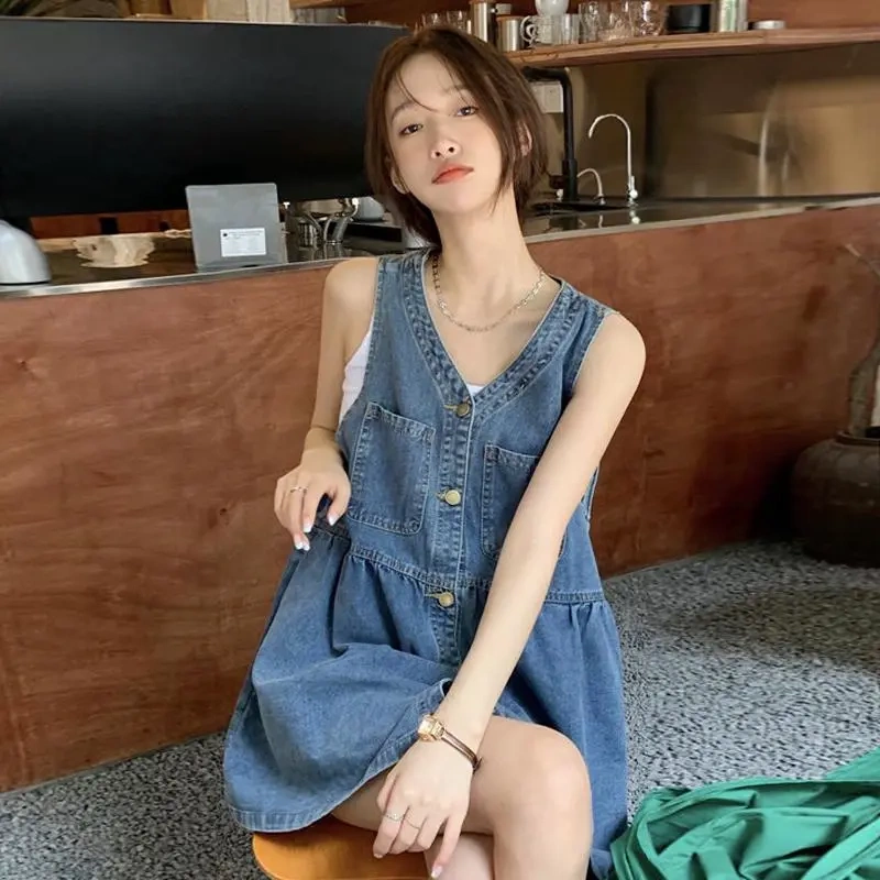 Sweet and Spicy Style Thin Denim Vest Sleeveless Dress for Women with Unique Design, Niche 2023 Summer New A-Line Short Skirt