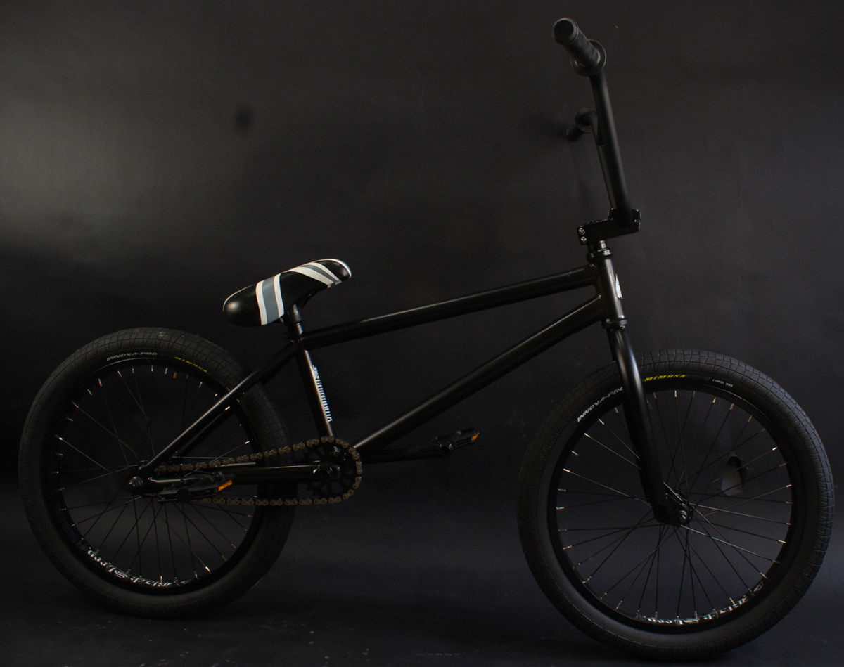 Special price spike C.B.Vehicle KMC tank chain A circle Left and right drive high pressure tires