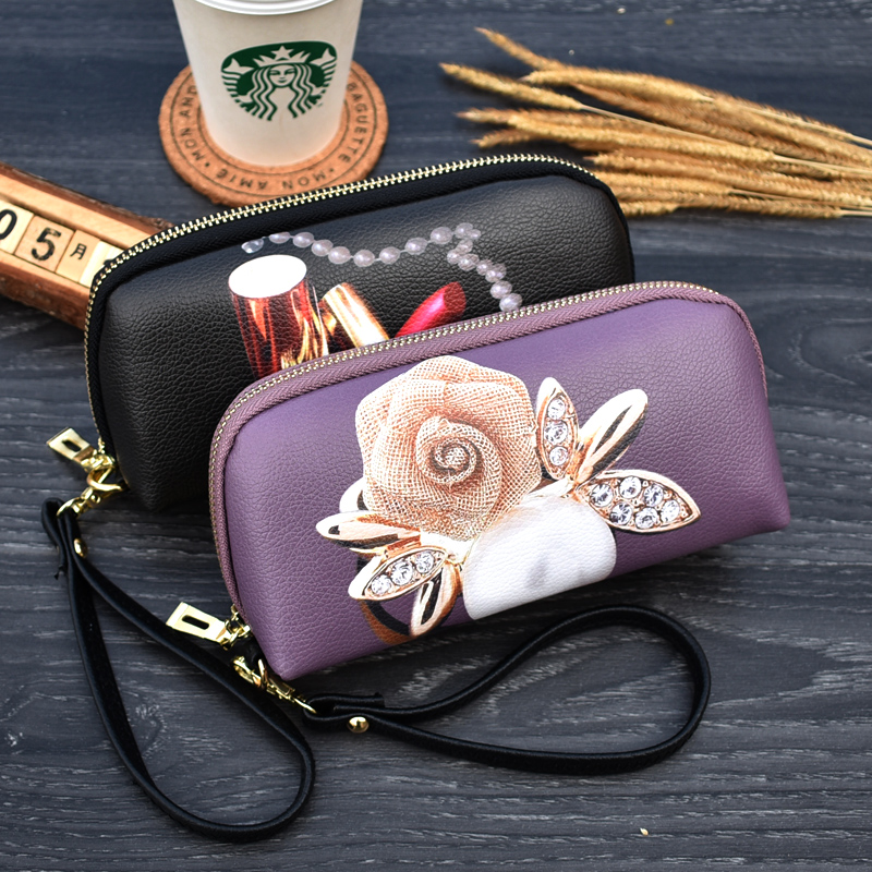 2022 new personality printed hands with bag female temperament mobile phone bag Europe and America large capacity zero wallet shell bag