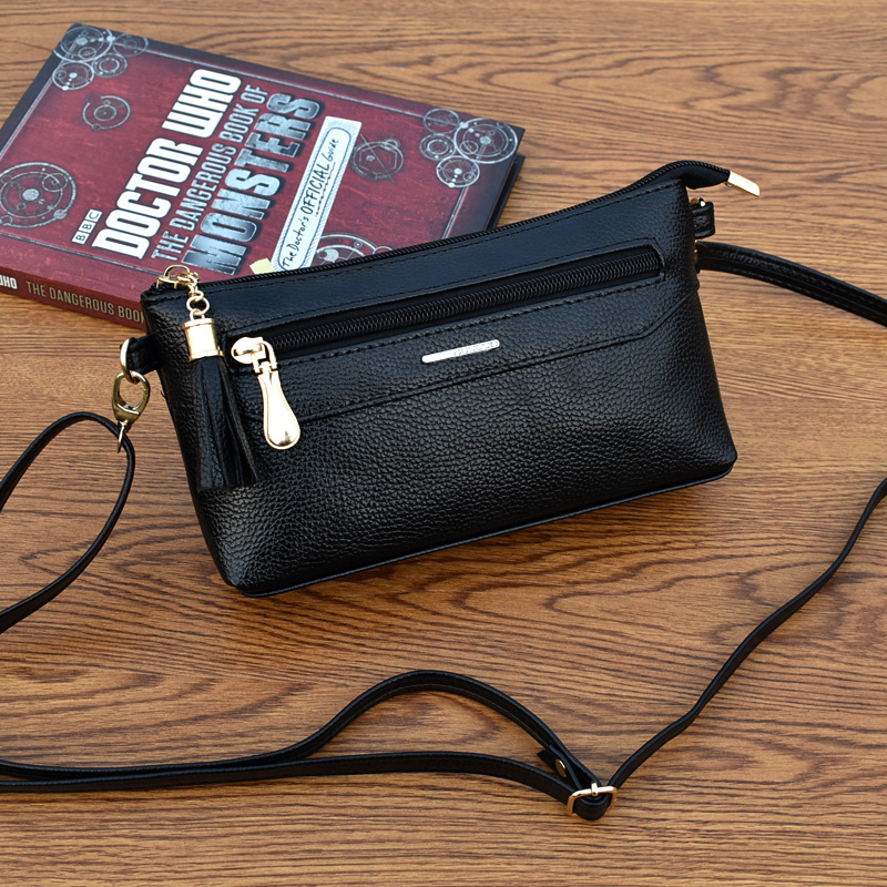 Small bag messenger bag mini clutch bag 2022 new mobile phone bag diagonal dual-purpose bag middle-aged and elderly women's bag