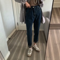 Fan Squad the color is very thin the fabric is soft the pear-shaped legs are thick and the straight-leg nine-point jeans are specially designed for girls