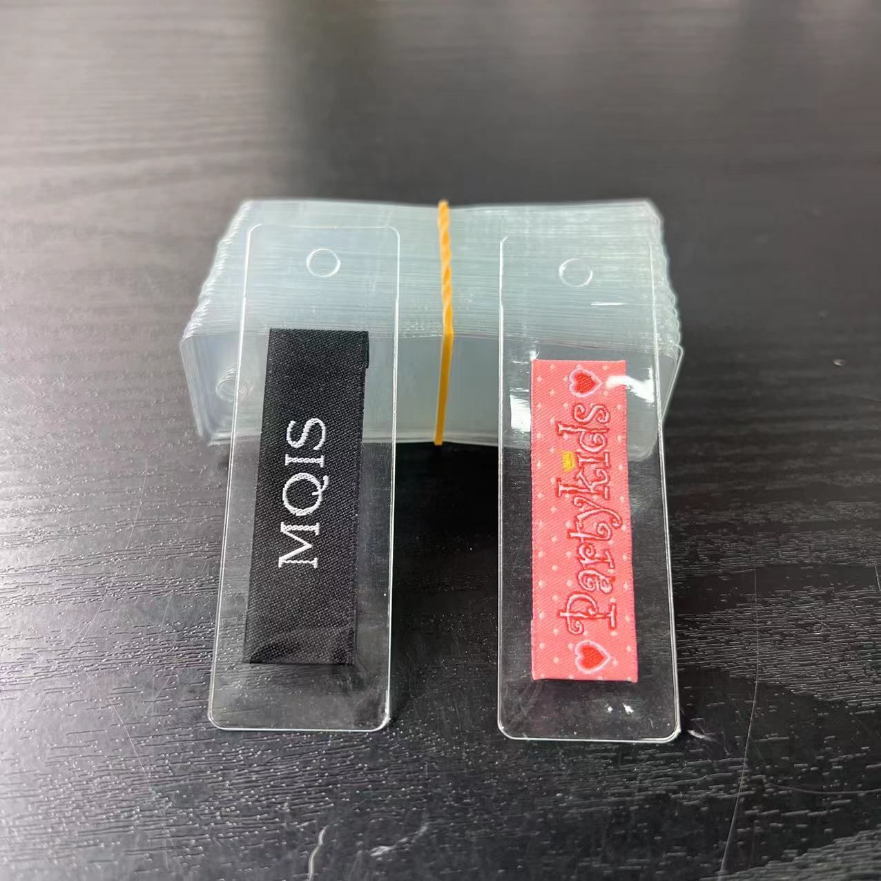 スポット PVC タグバッグ透明商標バッグ襟ラベルカードスリーブバッグ小さなバッグ布ラベルバッグスリーブインサートカードバッグカードバッグ