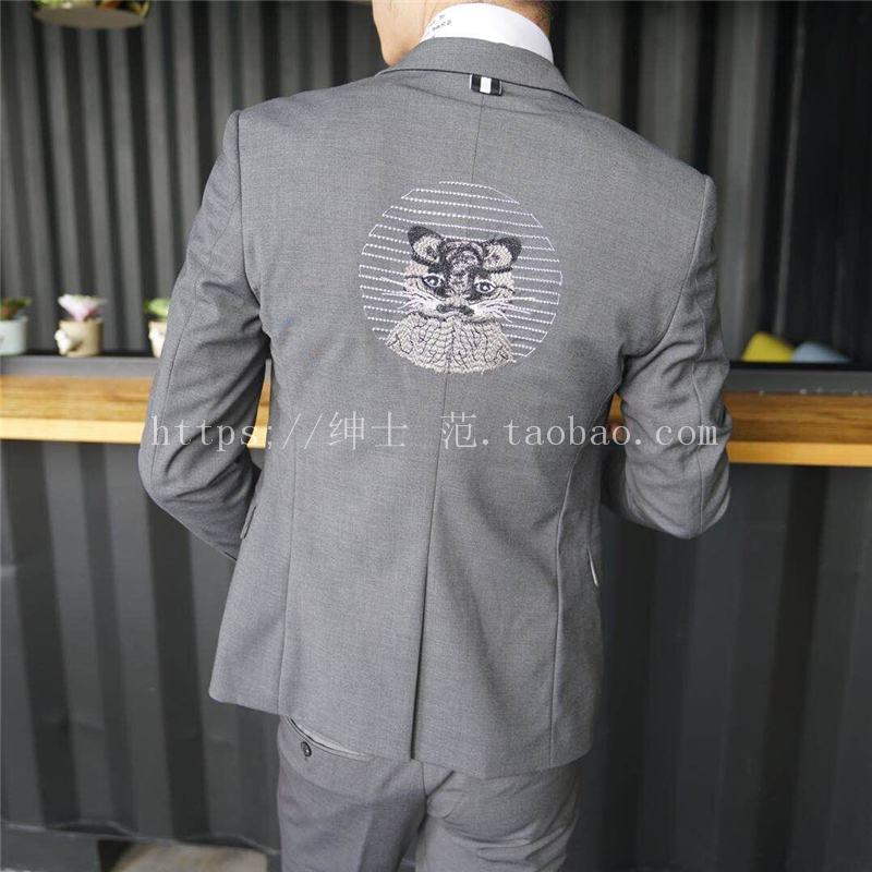 Quạt quý ông 2018 Thời trang châu Âu và Mỹ mới trình diễn thời trang thêu cao cấp suit nam